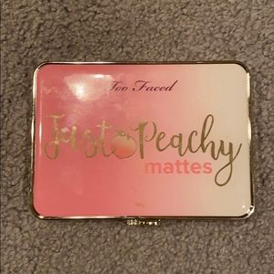Too Faced Just Peachy Mattes palette